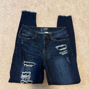 Skinny mid rise ripped jeans